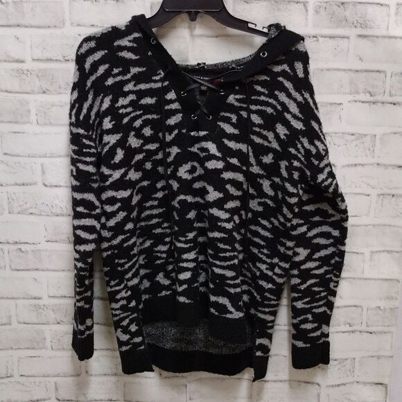 Rock and Republic sweater - Picture 1 of 3